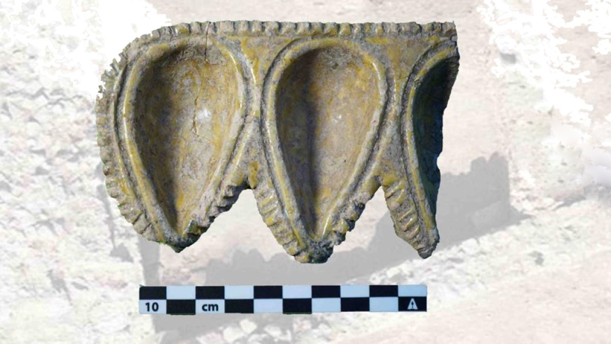 Restos de la januquilla encontrada en el Castillo de Soria. HDS