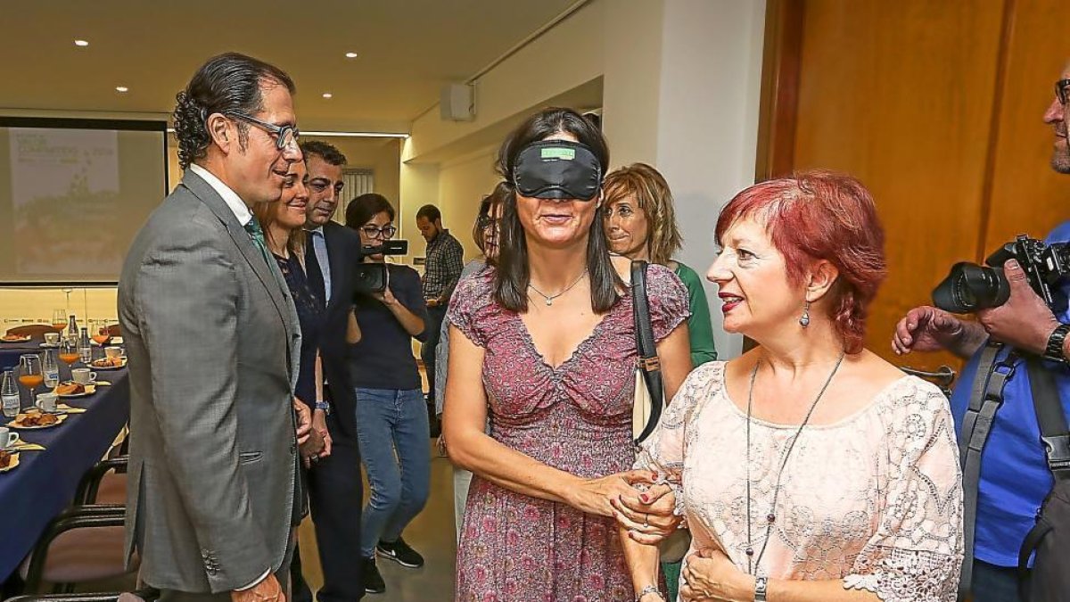 La Once quería que los periodistas de Castilla y León fueran más conscientes de cómo vive un ciego su discapacidad visual-MIGUEL ÁNGEL SANTOS (PHOTOGENIC)