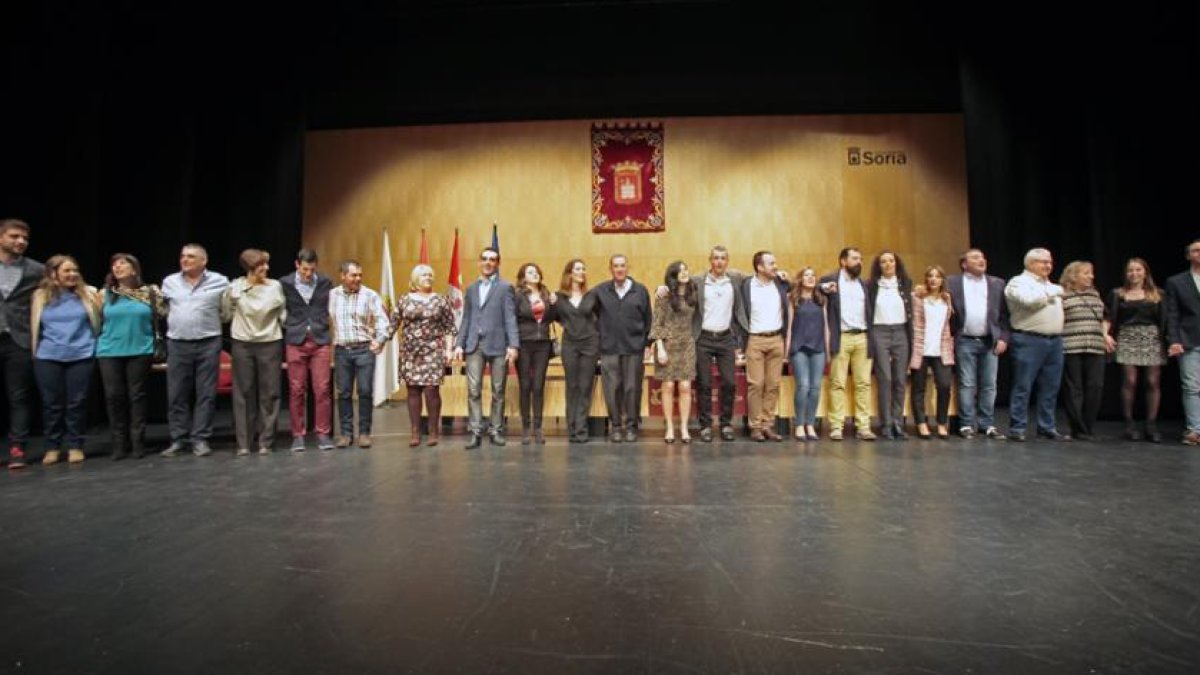 'Foto de familia' tras el Sorteo.-Mario Tejedor