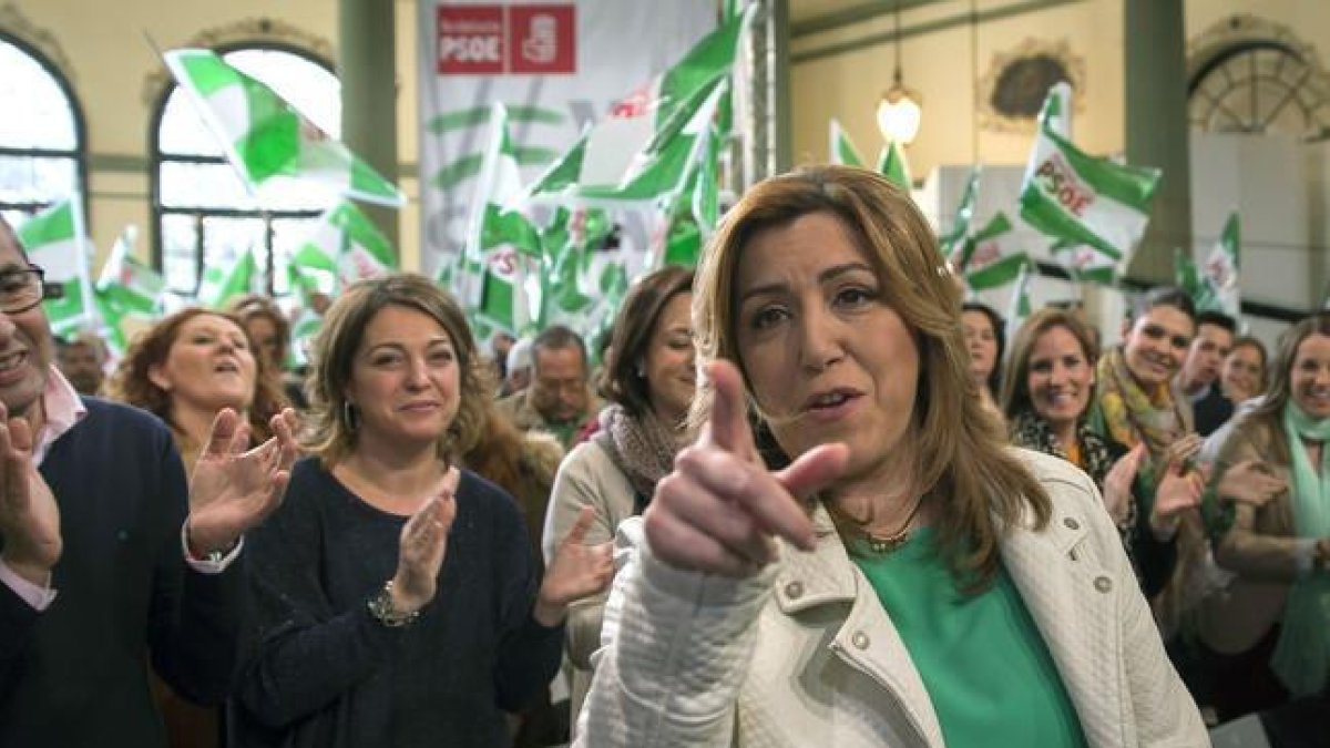 La secretaria general del PSOE andaluz y presidenta de la Junta, Susana Díaz, en un acto previo al Día de Andalucía hoy en Sevilla.-EFE / JULIO MUÑOZ