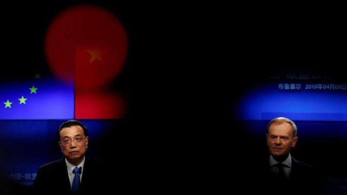 El primer ministro chino, Li Keqiang, y el presidente de la UE, Donald Tusk, este martes en rueda de prensa.-SUSANA VERA (REUTERS)
