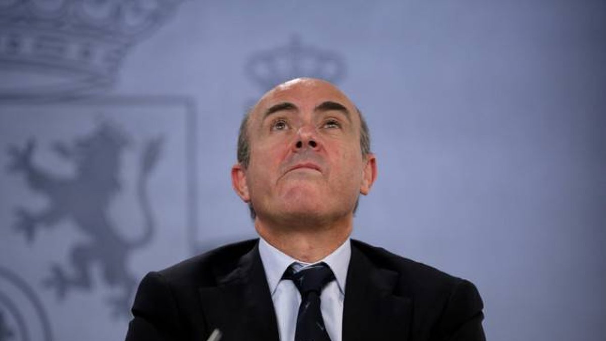 El ministro de Economía, Luis de Guindos, durante una rueda de prensa en la Moncloa, el pasado noviembre.-JOSE LUIS ROCA