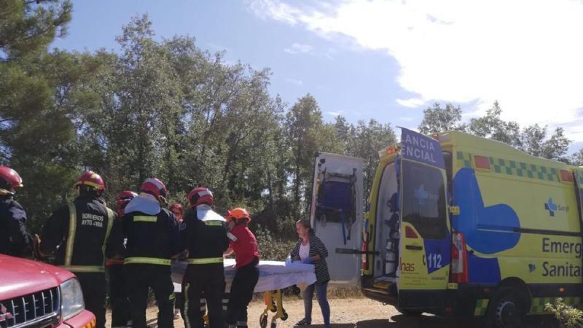 El herido tuvo que ser rescatado por los bomberos-HDS