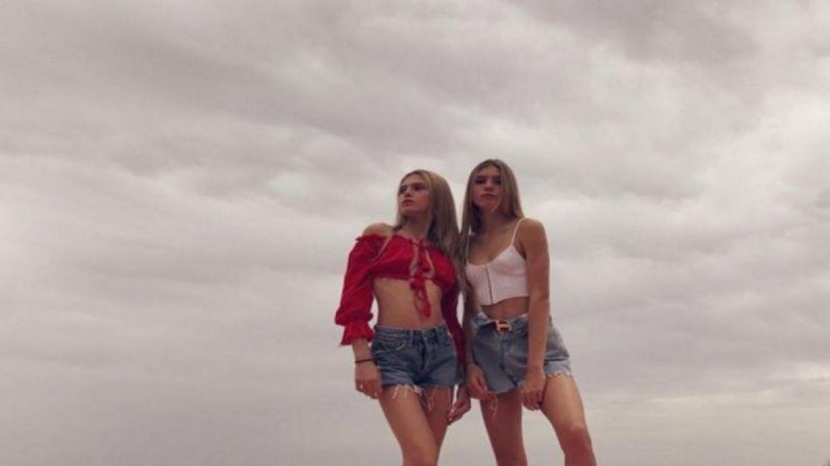 Las gemelas Cristina y Victoria Iglesias en una foto que subió la primera a las redes sociales.-INSTAGRAM