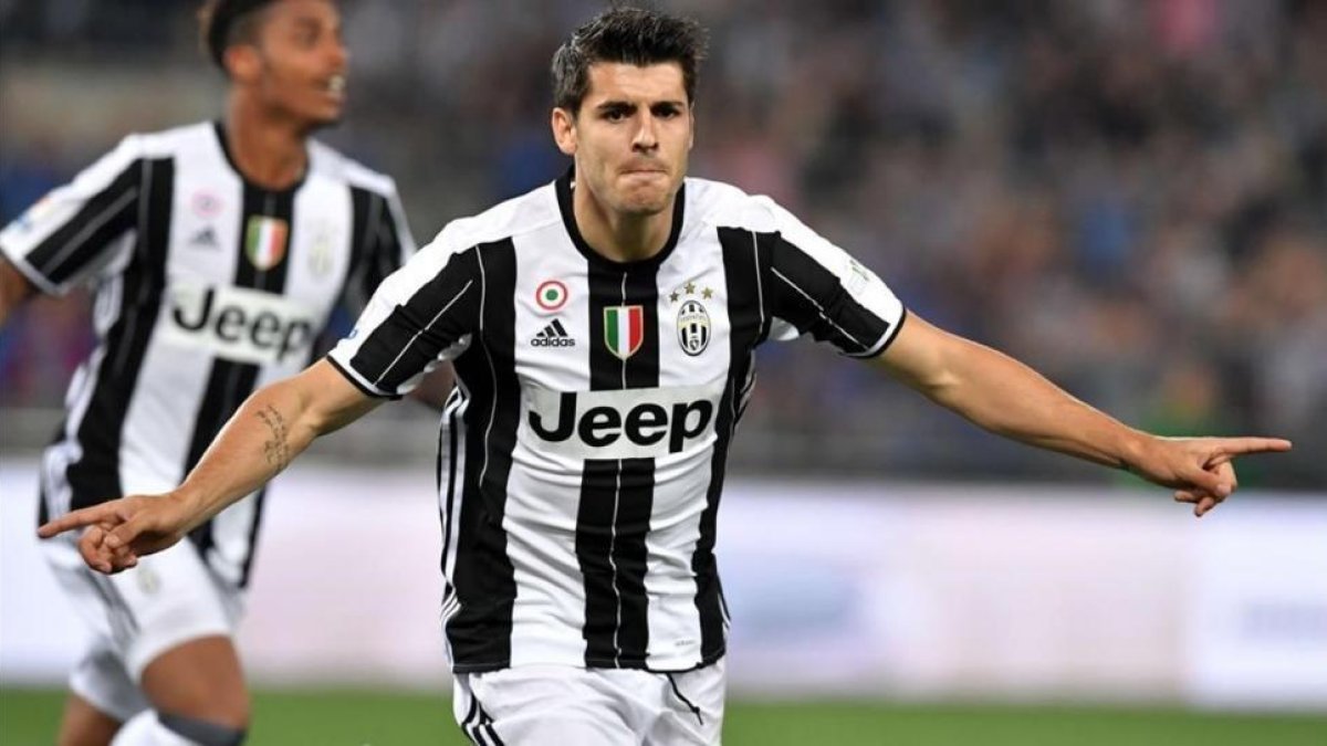 Morata, durante un partido entre la Juventus y el Milan la pasada temporada.-AFP / TIZIANA FABI