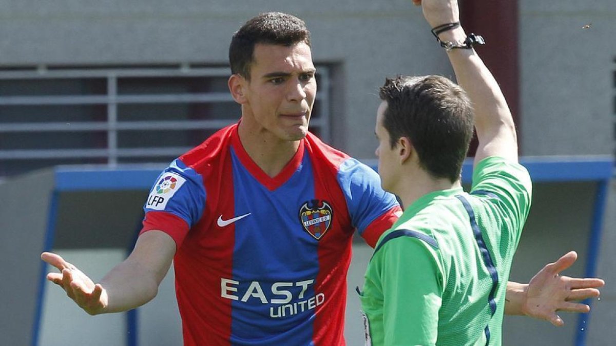 Dani Calvo durante un partido con el Atlético Levante.-