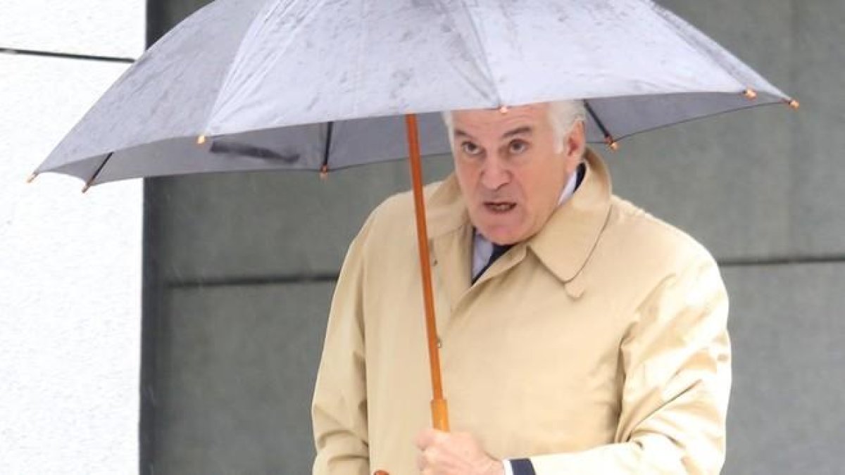 Luis Bárcenas a la entrada de la Audiencia Nacional.-DAVID CASTRO