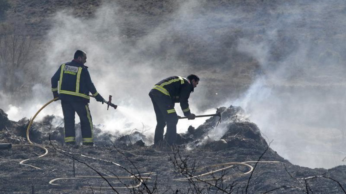 Extinción de un incendio.-LUIS ÁNGEL TEJEDOR