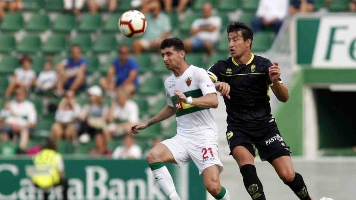 Javi Flores en el partido de la primera jornada de Liga ante el Granada en el Martínez Valero.-LFP