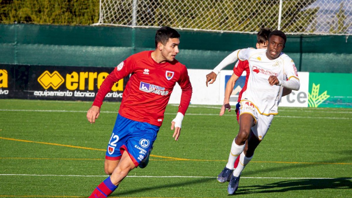 El Numancia B juega su último partido como local en Tercera tras su descenso de hace unas semanas. MARIO TEJEDOR