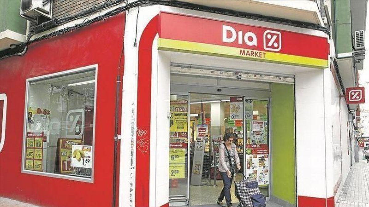 Supermercado Dia, en Zaragoza.-CHUS MARCHADOR