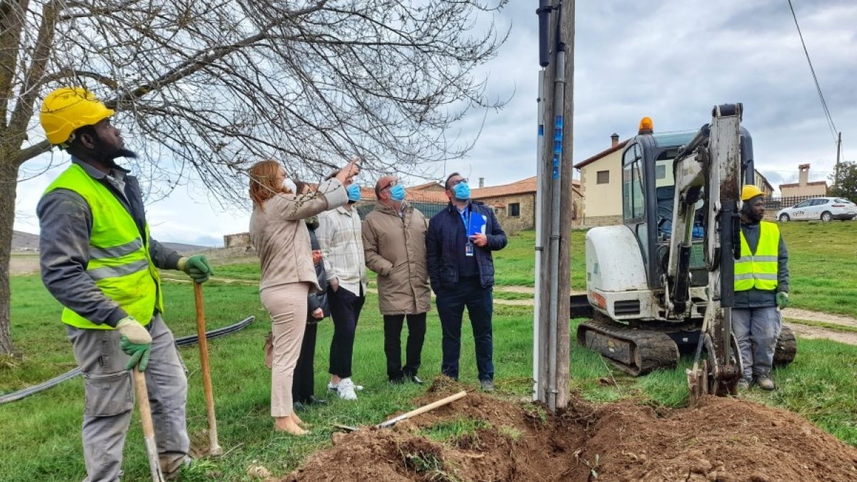 Virginia Barcones visita Fuentecantos para anunciar los avances en la extensión de la banda ancha de internet a toda Castilla y León. MARIO TEJEDOR