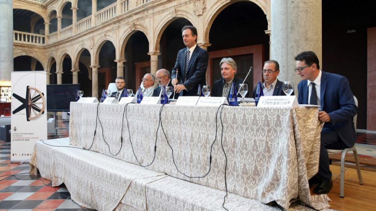 De izq. a dch., Eduardo Weruaga, Gonzalo Santonja, Amancio Martínez, Jesús Alonso, Joaquín García-Medalla, Tomás Mugarza y Carmelo Gómez-A. Rodrigo