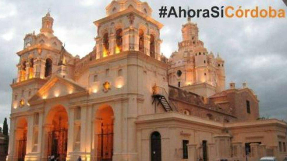 magen de la campaña de Ciudadanos para las elecciones andaluzas con una catedral argentina.-TWITTER