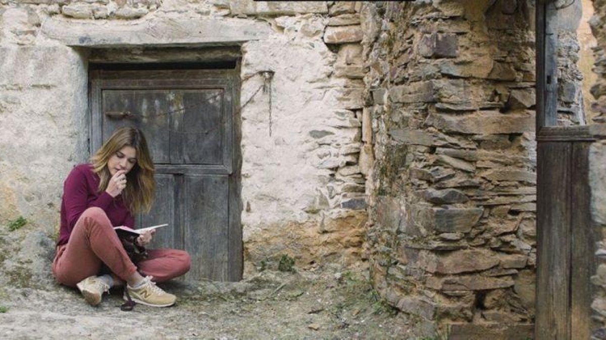Adriana Ugarte, en una escena del documental 'Las Hurdes, tierra con alma'.-RTVE
