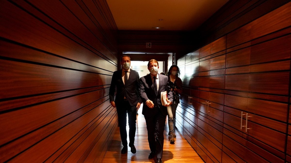Mañueco a su llegada al Pleno de Investidura en la sesión de tarde. ICAL