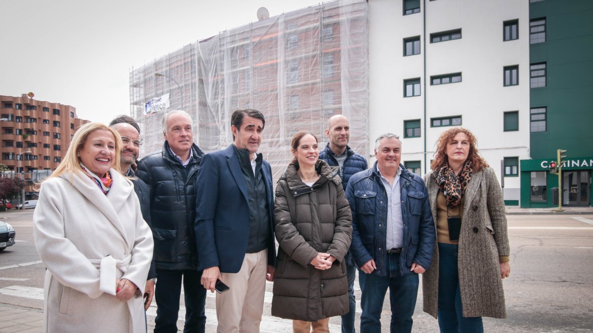 Belén Izquierdo presenta con Suárez Quiñones su plan integral de vivienda. GONZALO MONTESEGURO