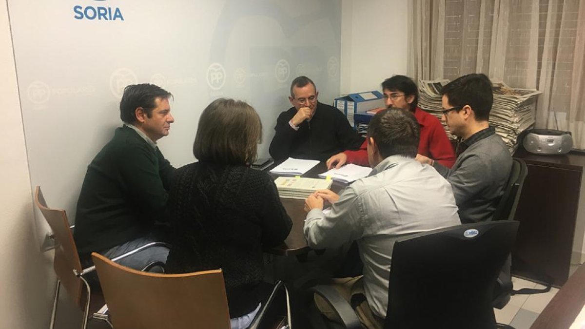 Reunión de los representantes del PP con los concejales de Ciudadanos y Sorianos.-HDS