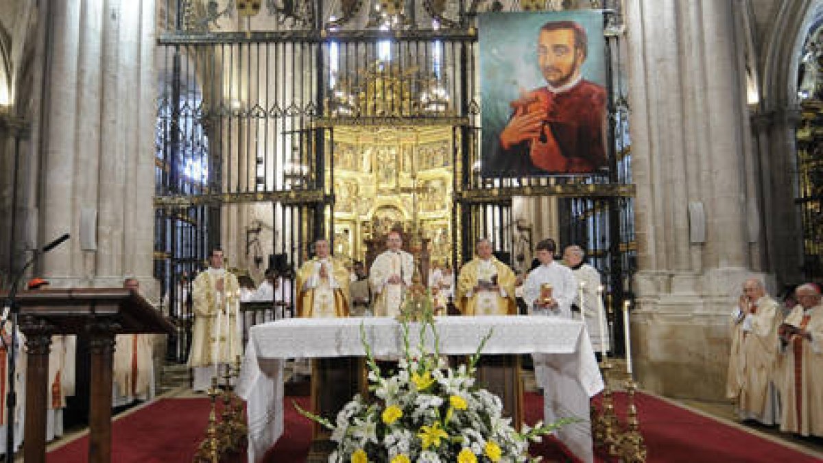 Beatificación celebrada ayer en la Catedral de El Burgo.-