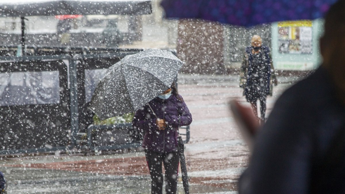 La nieve puede hacer acto de presencia este sábado en Soria, pero no se esperan grandes complicaciones. MARIO TEJEDOR