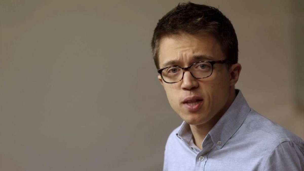 Íñigo Errejón rechaza la fusión de Podemos con IU en rueda de prensa en el Congreso.-EFE