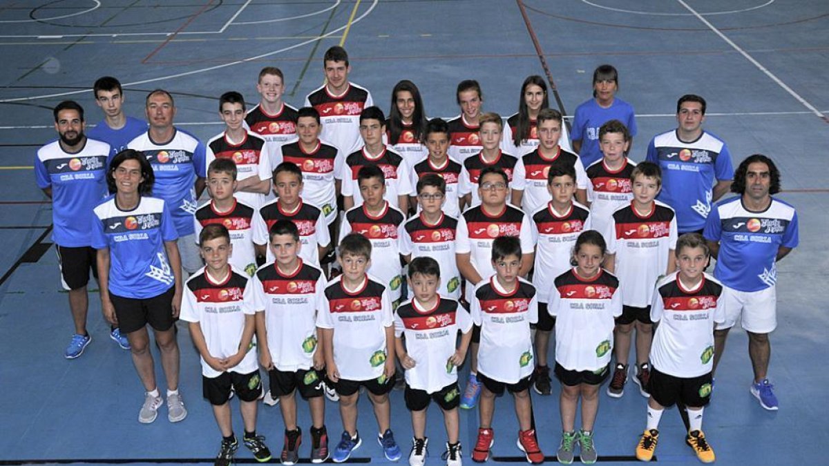 Participantes y técnicos en el campus Nacho Azofra que arrancó ayer.-VALENTÍN GUISANDE