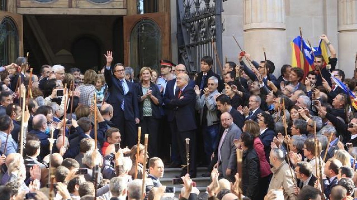 El 'president' Artur Mas, este jueves, a su salida del Palau de Justícia tras declarar como imputado por el 9-N.-FERRAN NADEU