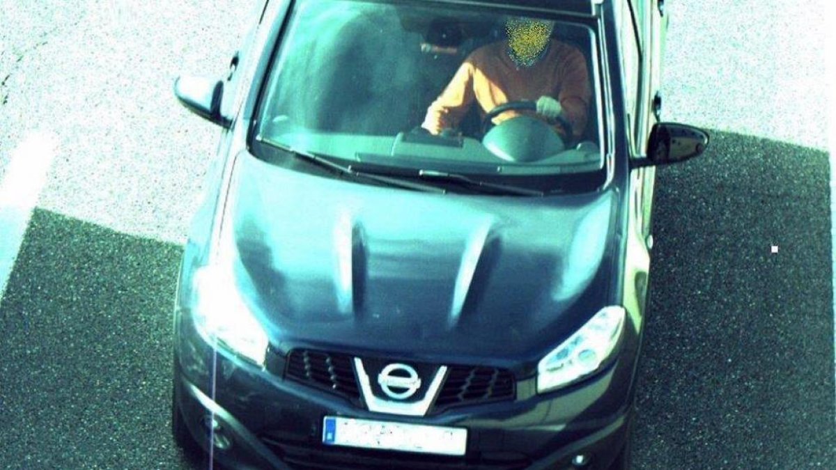 Imagen de la DGT de un conductor sin cinturón de seguridad. HDS