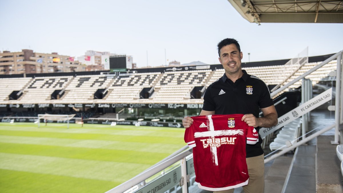 Fran Sanz fue presentado esta mañana como entrenador del porteros del Cartagena de Carrión. FC CARTAGENA