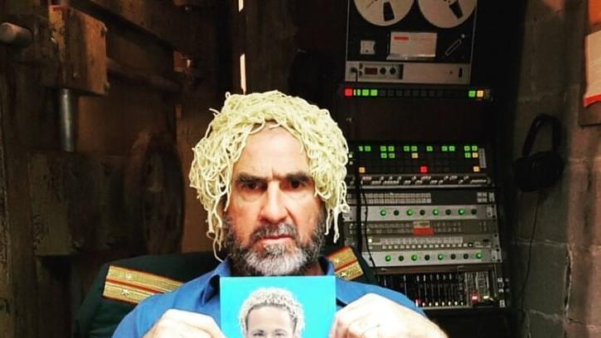 Eric Cantona, exdelantero francés-TWITTER