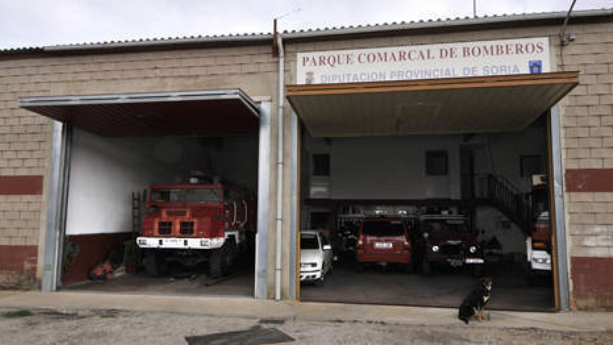 Estado actual del parque comarcal de bomberos de Almazán. / VALENTÍN GUISANDE-