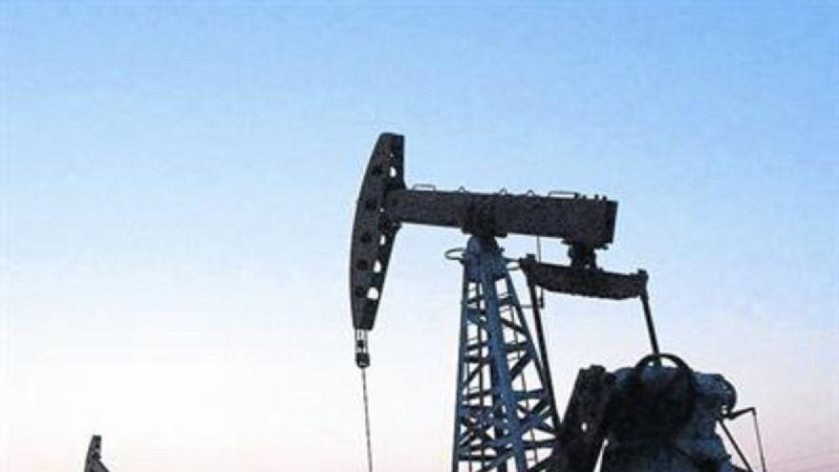Campo de extracción de petróleo.-EFE / WU HONG