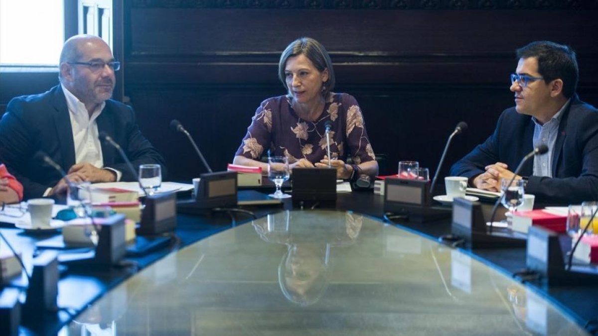 Carme Forcadell, durante una reunión de la Mesa del Parlament.-JORDI COTRINA