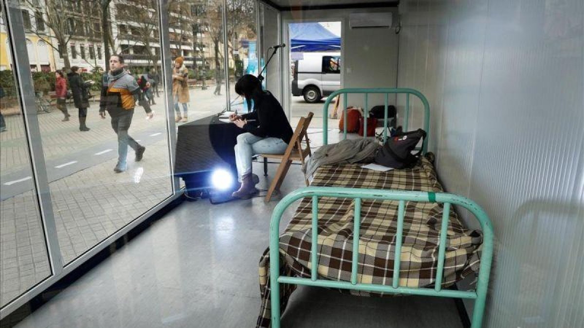 La plataforma Sare instaló en los últimos días de diciembre de 2018 en Pamplona esta simulación de una celda para socializar la conculcación de los derechos humanos de los presos vascos. Se refiere a los reclusos de la banda terrorista ETA.-VILLAR LÓPEZ (EFE)