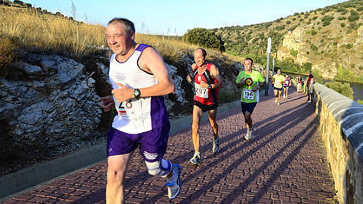 José Ángel Martínez durante la Media Maratón de Soria del año pasado. / ÁLVARO MARTÍNEZ-