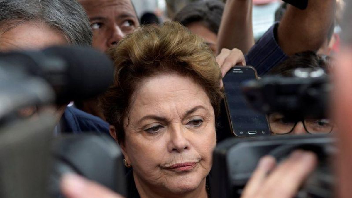 Rousseff se presentó a los comicios para la Cámara Alta en un intento por volver a la vida política.-EL PERIÓDICO