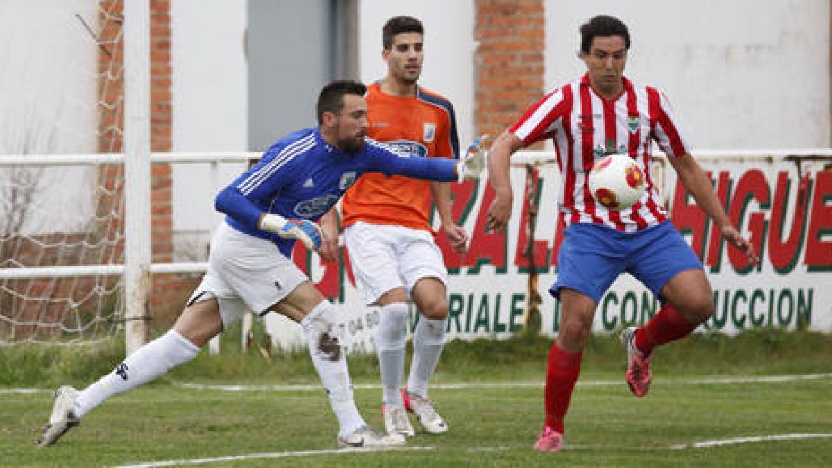 El Almazán pierde en el campo de Cristo Atlético. / Diego Mayor-