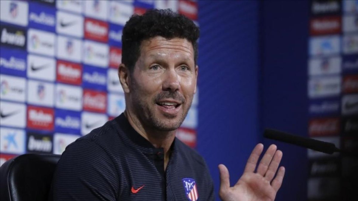 Diego Simeone en una reciente rueda de prensa-JUAN CARLOS HIDALGO (EFE)