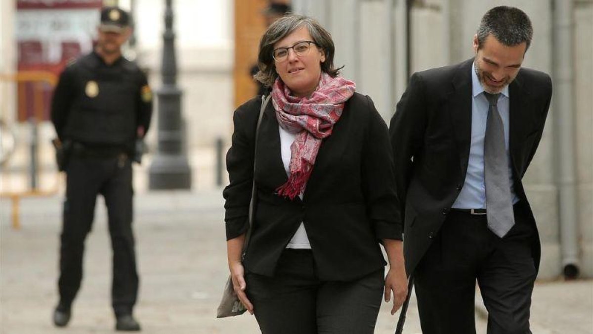La exdiputada de la CUP Mireia Boya, este martes, a su llegada al Tribunal Supremo.-JOSÉ LUIS ROCA