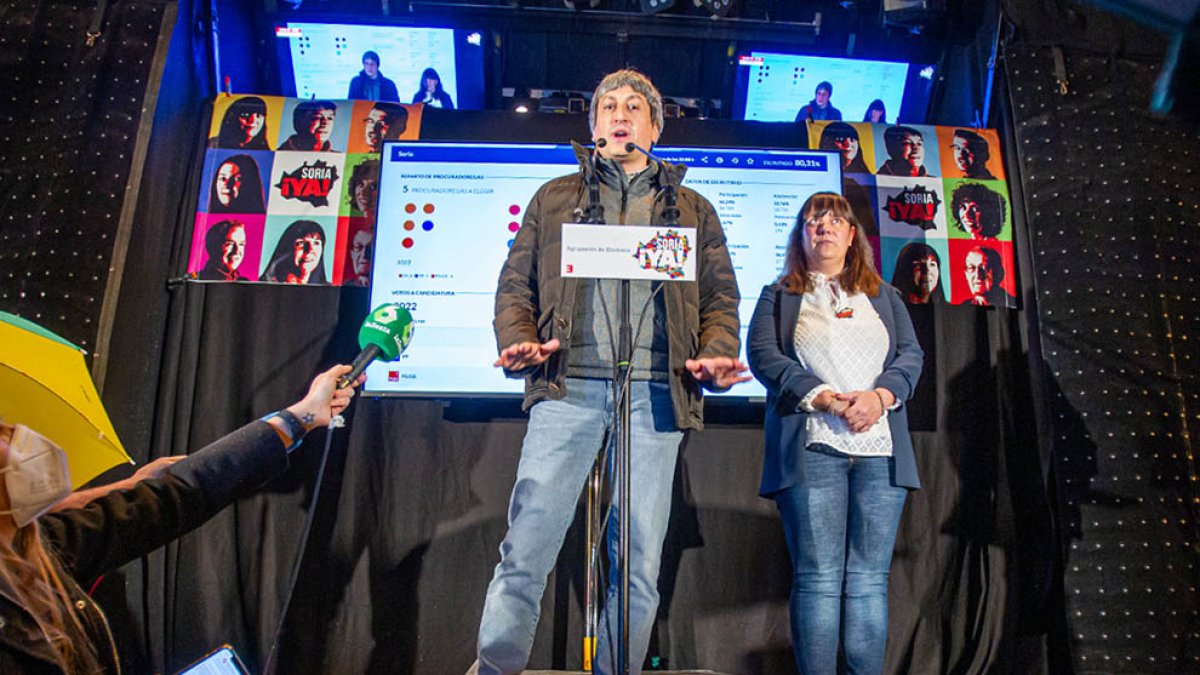 Toño Palomar durante su intervención tras la victoria en las autonómicas. MARIO TEJEDOR