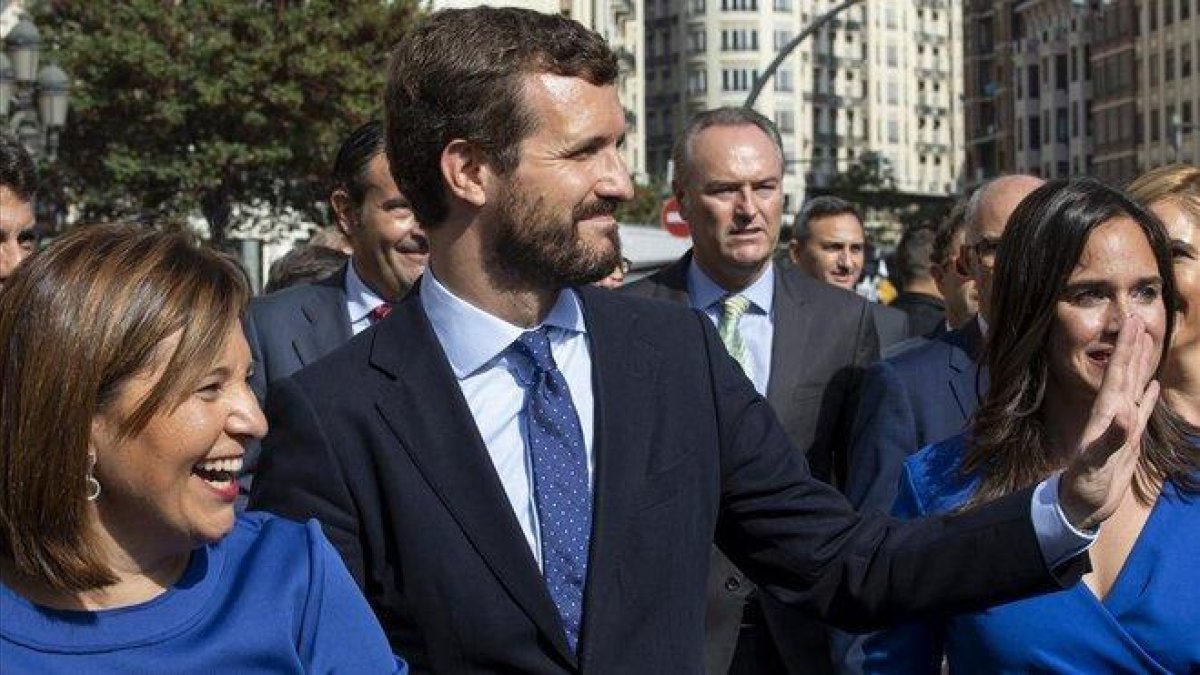 Pablo Casado durante la procesión cívica del 9 de Octubre en Valencia.-MIGUEL LORENZO