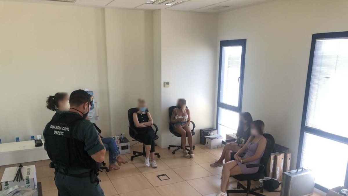 Detención de parte de las personas englobadas en esta operación. HDS