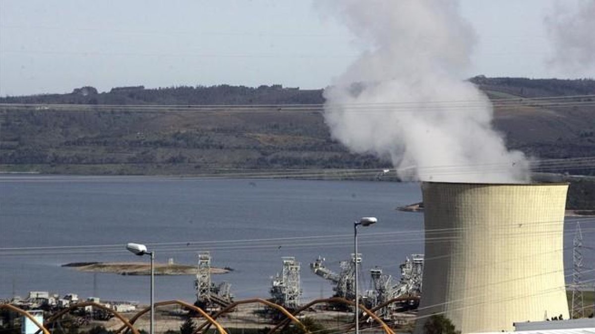 Central térmica de As Pontes, en Galicia, una de las mayores de España.-KIKO DELGADO (EFE)