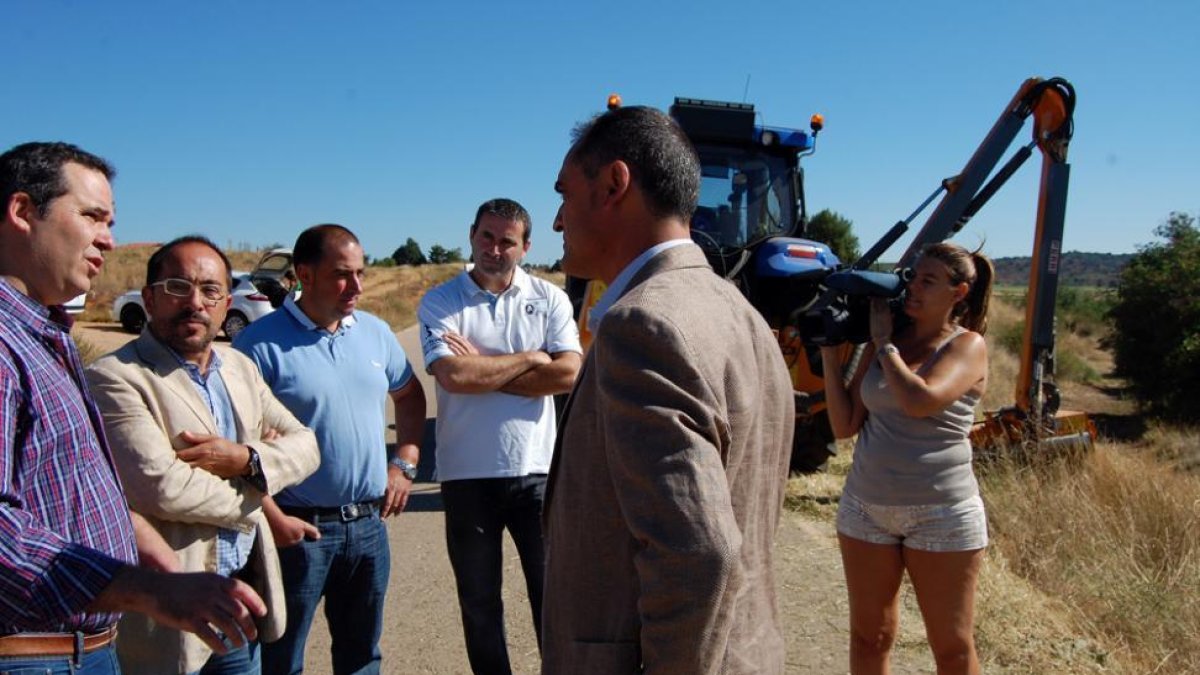 Rey supervisó ayer los trabajos en Rioseco de Soria.-Diputación