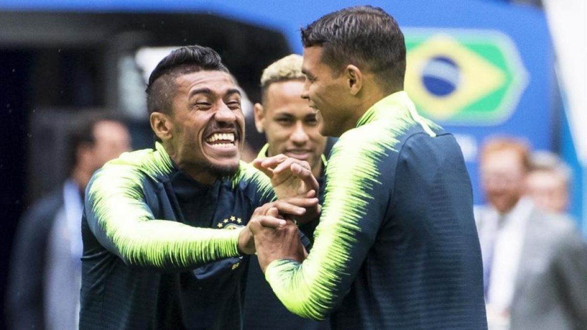 Paulinho y Thiago Silva en un entrenamiento-EFE / ETIENNE LAURENT