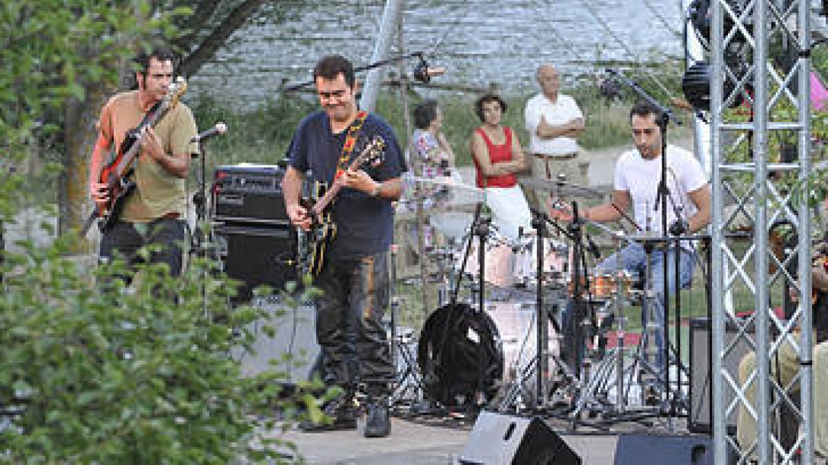 Concierto del festival Enclave de Agua, en la pasada edición. / VALENTÍN GUISANDE-
