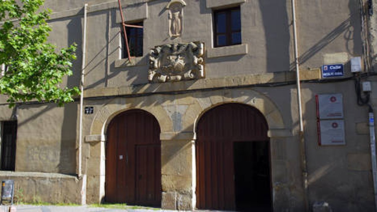 Fachada del edificio del CUS.  / ÁLVARO MARTÍNEZ-