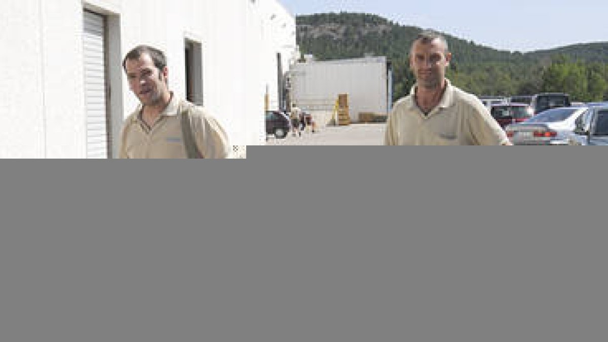 Trabajadores de Norma. / V. G. -
