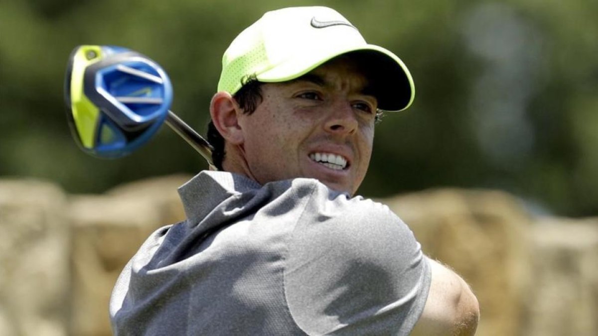 El golfista Rory McIlroy durante la segunda ronda del US Open en el Oakmont Country Club (EEUU)-CHARLIE RIEDEL / AP