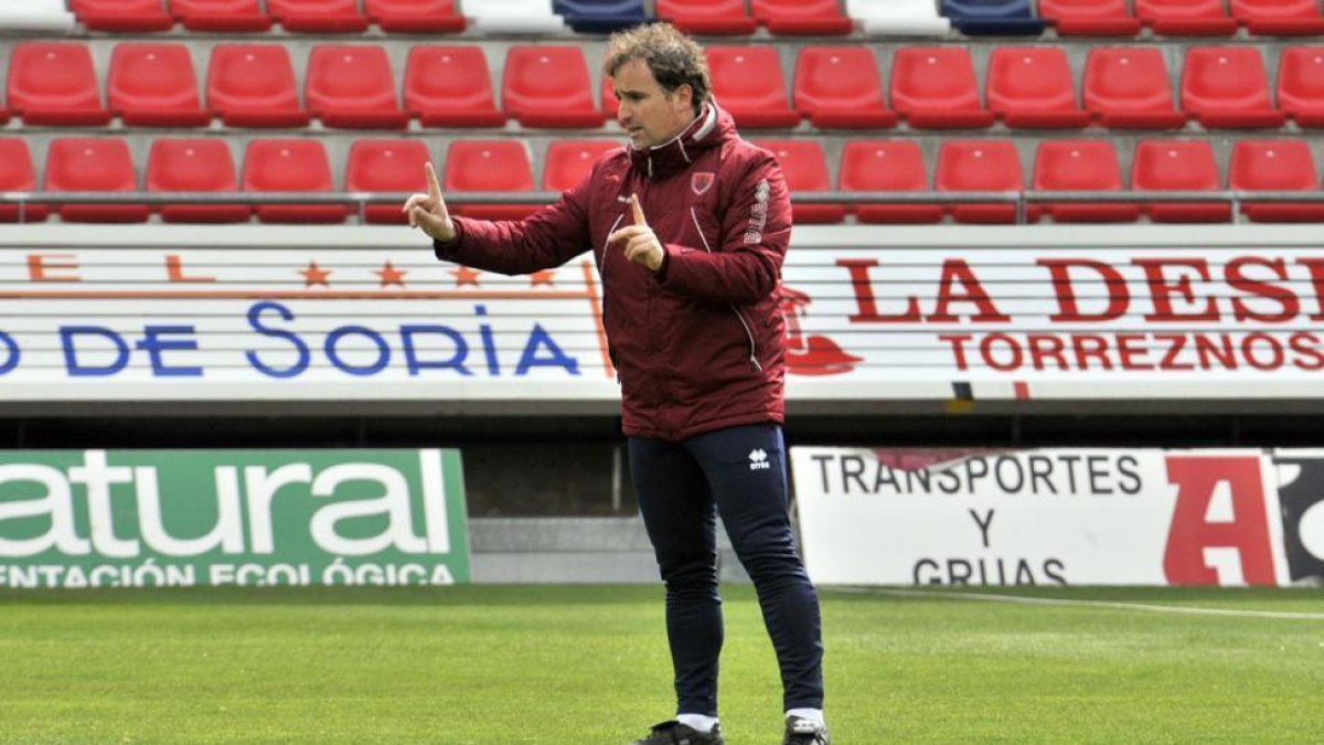 Arrasate espera en que el Numancia inicie en Sevilla una nueva racha de victorias.-Valentín Guisande